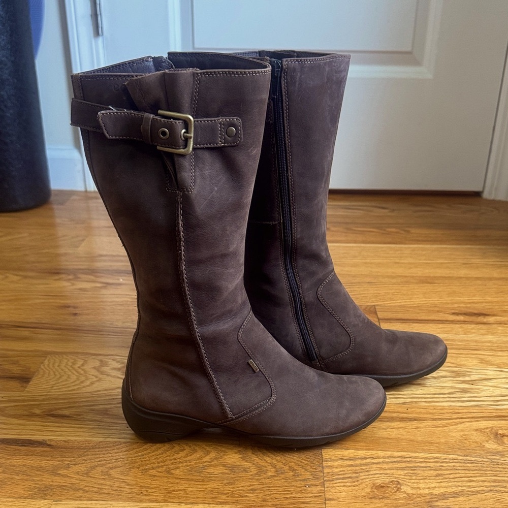 Ecco Dark Brown mid-cut Boots